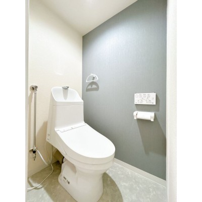 【リフォーム済】トイレです。新品のトイレに交換しました。ト…