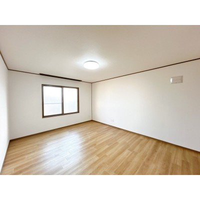 【リフォーム済＆即入居可】広さ約10帖になります。一番大きい…