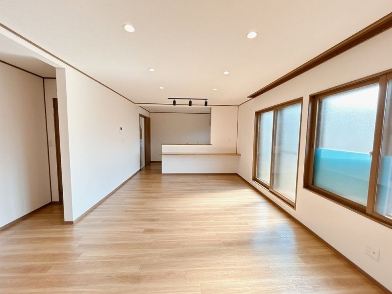 【リフォーム済＆即入居可】CG合成で家具を配置したイメージで…