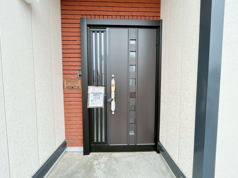 【リフォーム済＆即入居可】玄関ドアも新品に交換しました。玄…