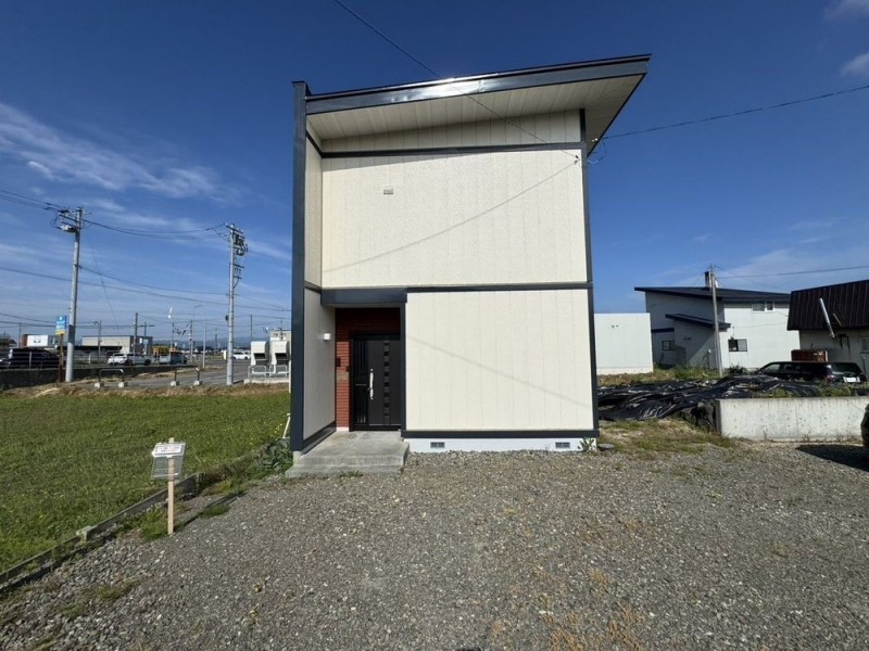 【リフォーム済＆即入居可】外観の別角度からの写真になります。