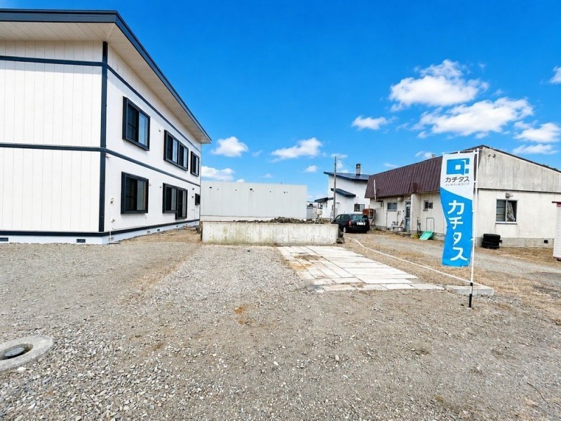 【リフォーム済＆即入居可】駐車スペースの写真になります。家…
