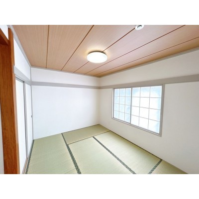 【リフォーム済＆即入居可】6帖の和室になります。畳の表替え…