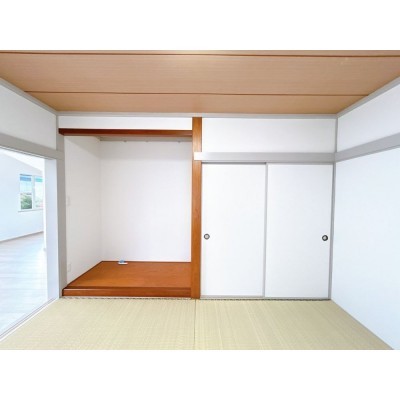 【リフォーム済＆即入居可】収納内部もクロスを貼替えました。…