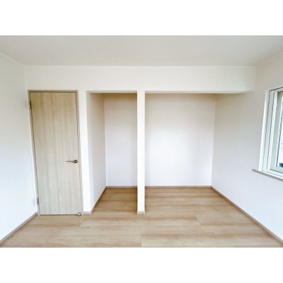 【リフォーム済＆即入居可】収納内部もクロスを貼替えました。…
