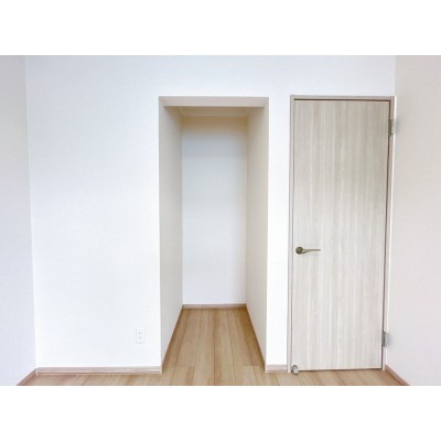 【リフォーム済＆即入居可】収納内部もクロスを貼替えました。…