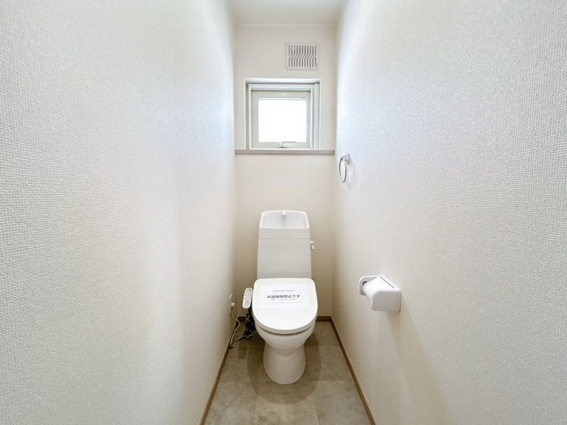 【リフォーム済＆即入居可】トイレは一式新しく交換しました。…