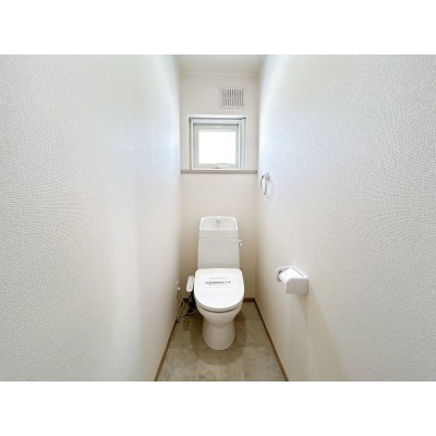 【リフォーム済＆即入居可】トイレは一式新しく交換しました。…