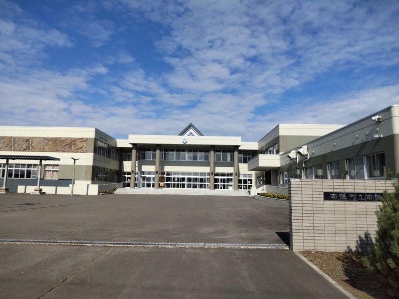 南幌町立南幌小学校まで約1300ｍ（徒歩17分）登下校はお友達と…
