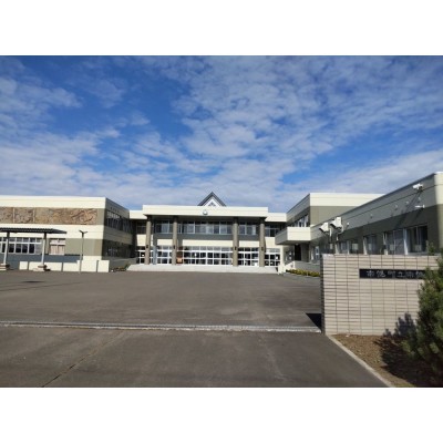 南幌町立南幌小学校まで約1300ｍ（徒歩17分）登下校はお友達と…