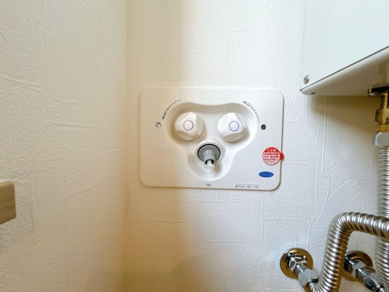 洗濯機用水栓は水、お湯の切り替えができる混合水栓です。