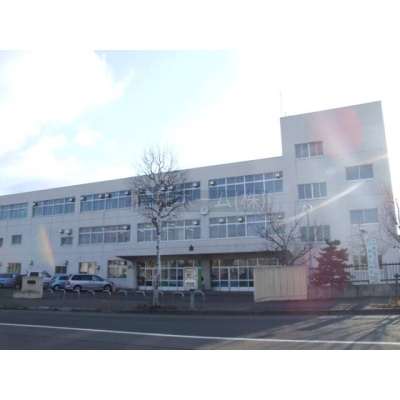 中学校：札幌市立青葉中学校：1249m