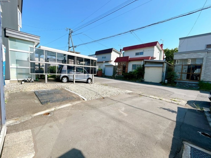【リフォーム後】駐車場です。庭を解体して現状2台、駐車可能…