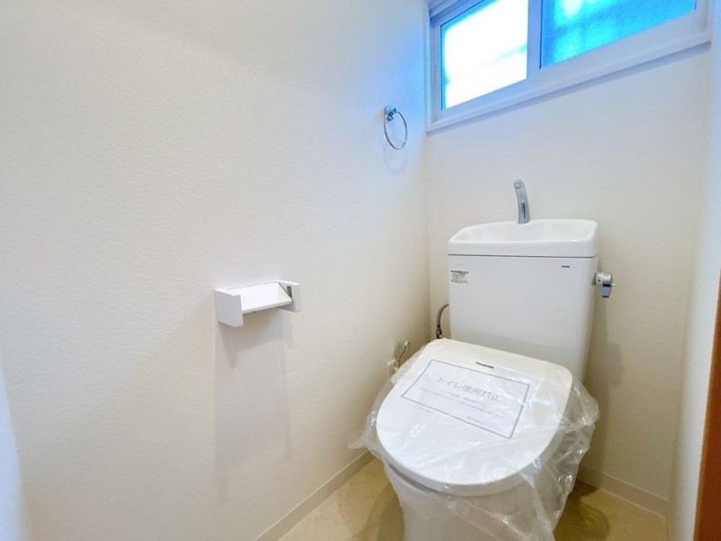 【リフォーム済＆即入居可】トイレは温水洗浄機能付きに新品交…