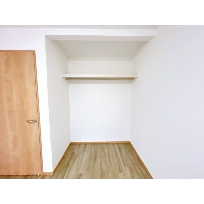【リフォーム済＆即入居可】リフォーム後の南側洋室の収納の写…