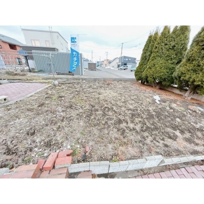 【庭】前面道路側の庭の写真になります。駐車スペースと同じく…