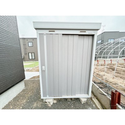 【物置】物置の写真になります。建物の横に設置してあります。…