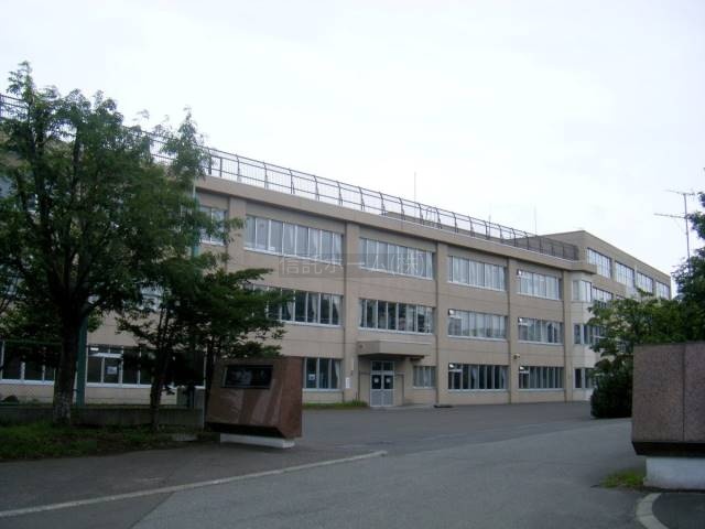 中学校：札幌市立清田中学校：780m