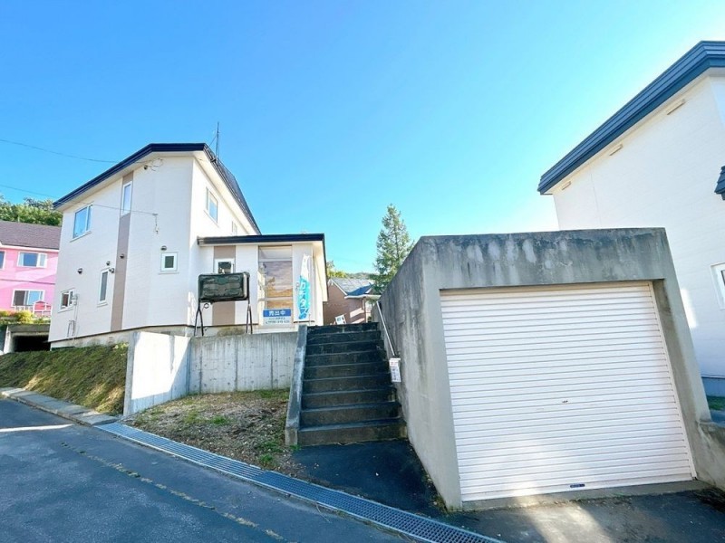 【現地外観】外壁屋根の塗装を行いました。お庭もあり家庭菜園…