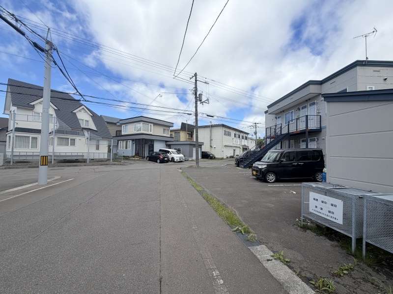 南側前面道路、西向きの視点です！