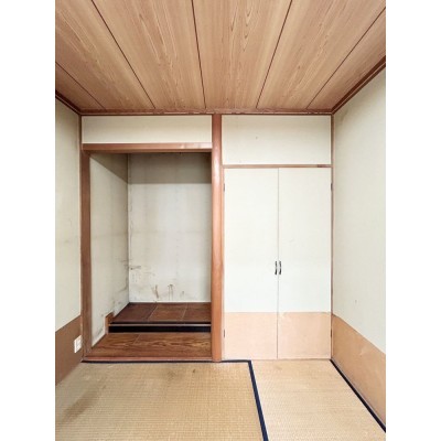【現況】1階6畳和室には収納がございます。