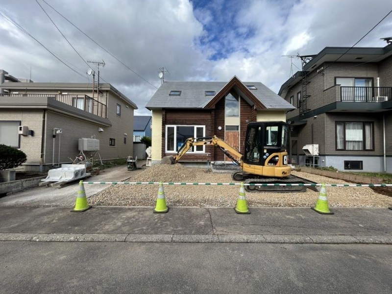 【リフォーム中】駐車場は嬉しいアスファルト施工予定。工事後…
