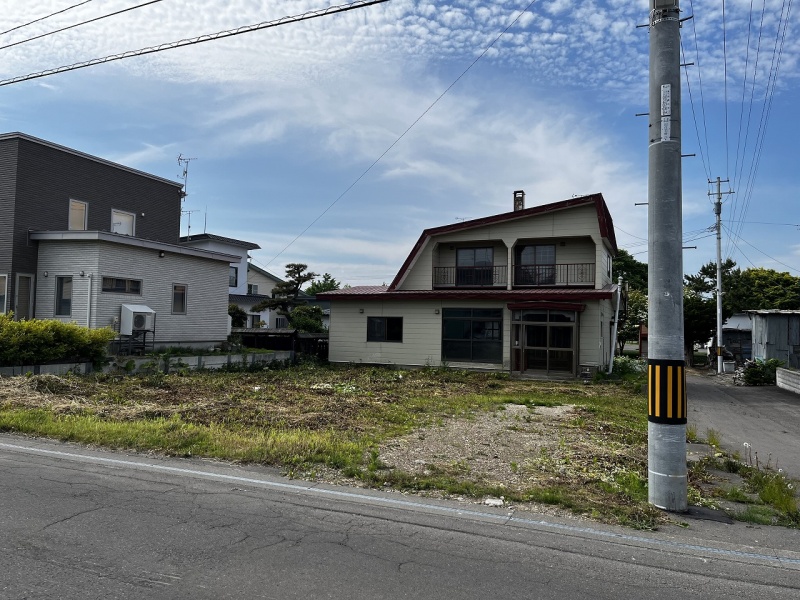 八雲町栄町古家付土地