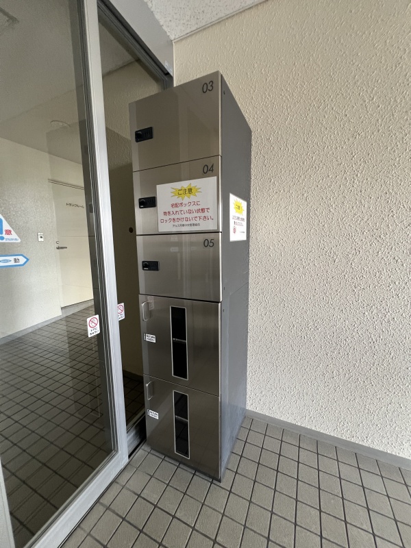 不在時でも安心して荷物を受け取れる宅配ボックス完備。再配達の手間を減らし、日々の生活効率を高めます。