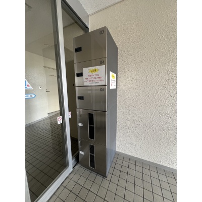 不在時でも安心して荷物を受け取れる宅配ボックス完備。再配達の手間を減らし、日々の生活効率を高めます。