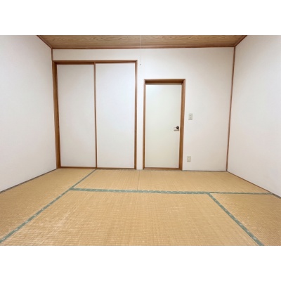 ＡＩによる家具等の消去を行っております。現存する家具家電の裏のコンセントの設置箇所等につきましては現況優先となります。