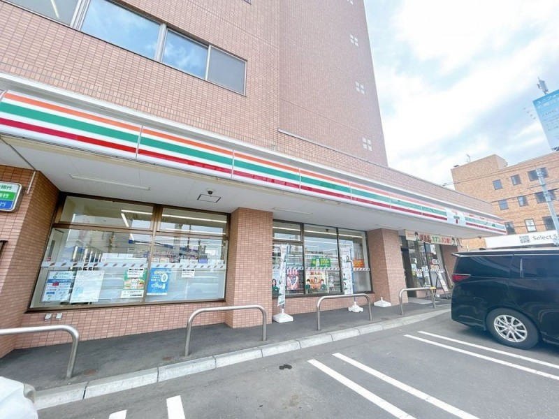 【コンビニ】セブン-イレブン 札幌清田2条店様まで約450ｍ（徒…