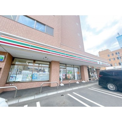 【コンビニ】セブン-イレブン 札幌清田2条店様まで約450ｍ（徒…