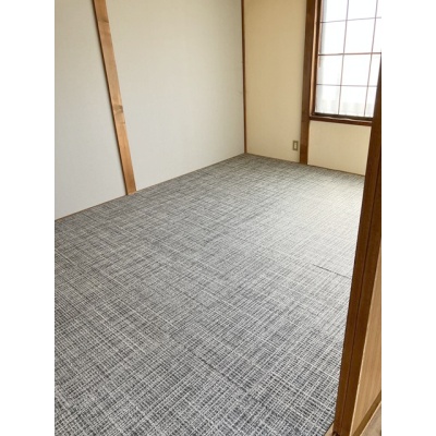 6帖和室　床タイルカーペットを引き詰め洋室風に改装しました。