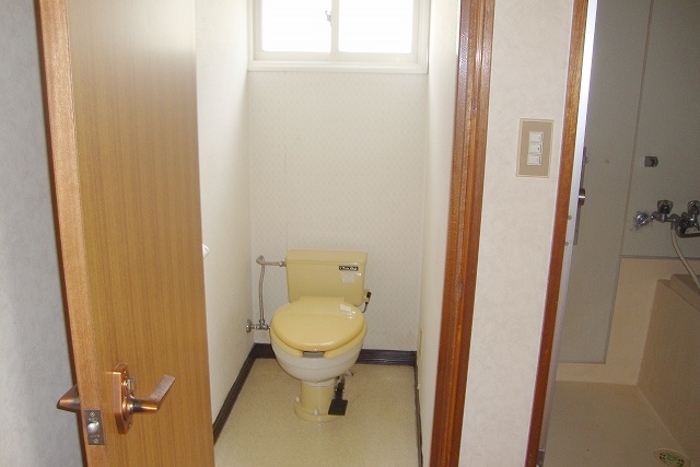 トイレは簡易水洗