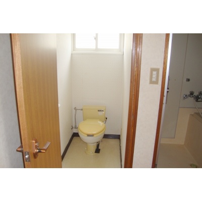トイレは簡易水洗