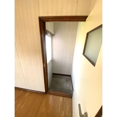1F　洋室の奥の扉から外へ出ることができます！