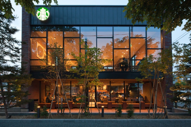スターバックス札幌宮ヶ丘店様（目の前は円山公園）