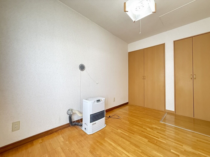 収納力を2か所備えた洋室です♪