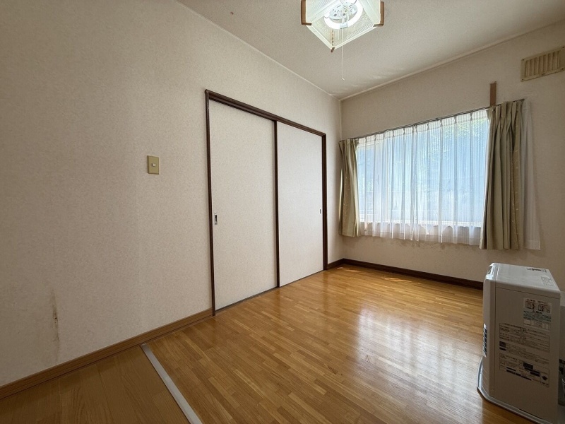 衣類や季節用品もすっきり収納でき、居住空間を広々とお使いいただけます！
