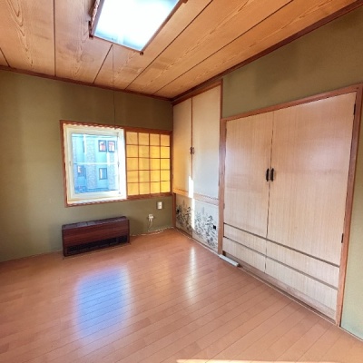 【洋室①】大きな収納付きで室内がすっきり片付きます☆