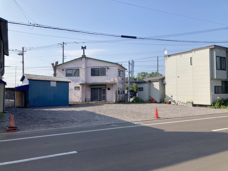 建物裏側の駐車スペース③！車種にもよりますが8台から10台ほど駐車可能です！
