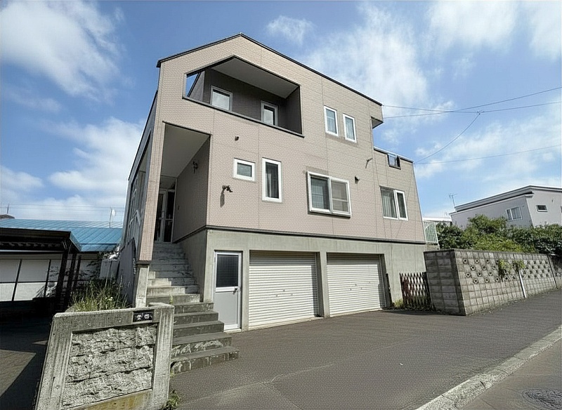 ★清田区清田7条3丁目3階建中古住宅