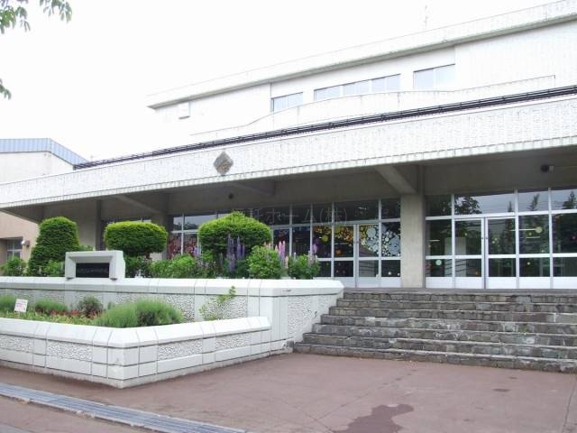 中学校：札幌市立平岡中学校：1373m