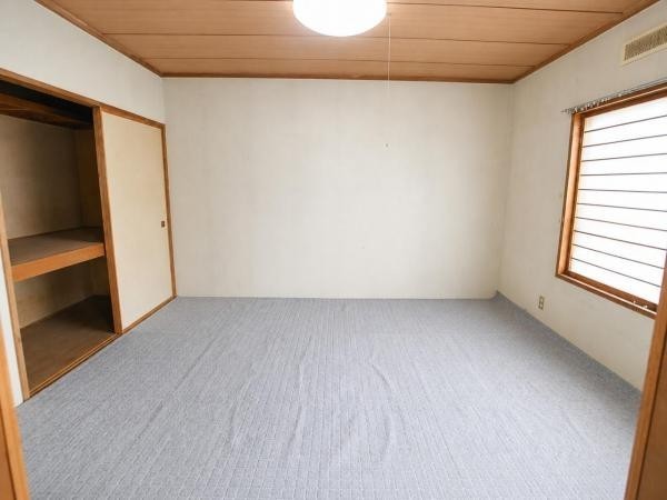 布団や季節物の衣類などたっぷり収納できる大きな押入が魅力