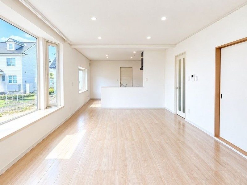 【リフォーム済＆即入居可】リビングの別角度からの写真です。…