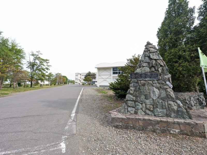 南幌町立南幌中学校まで600ｍ（徒歩8分）徒歩圏内にあるのでお…