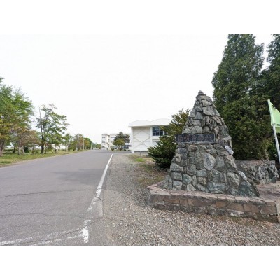 南幌町立南幌中学校まで600ｍ（徒歩8分）徒歩圏内にあるのでお…