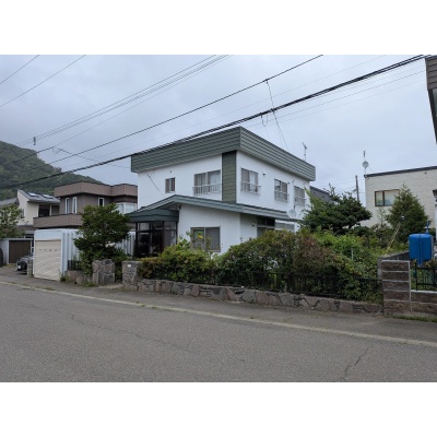 土地面積約90坪に5LDKの大型住宅です。