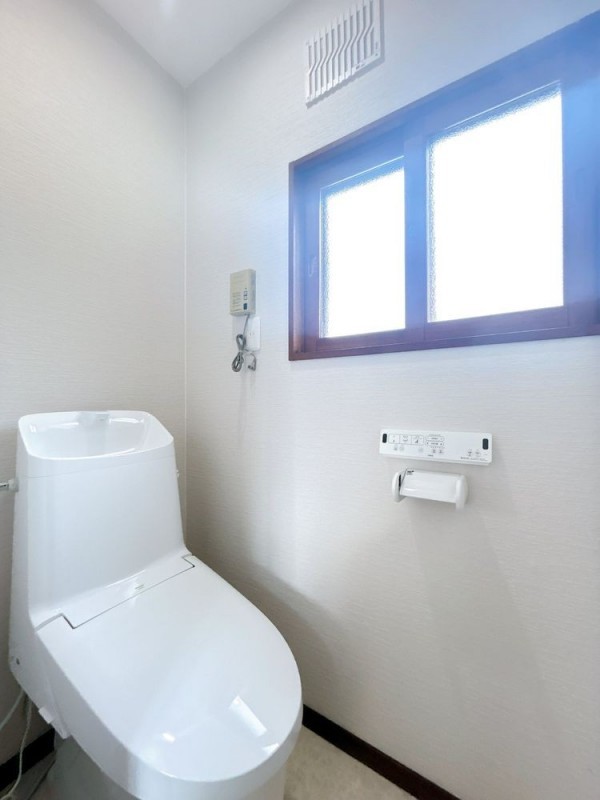 【リフォーム後＿2階トイレ】2階トイレの写真です。トイレ交換…