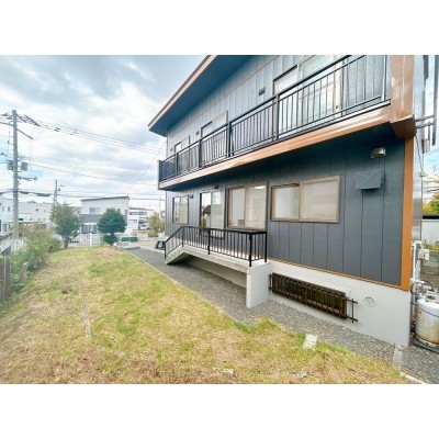 【リフォーム後＿外観】西側から見た建物外観の別角度の写真で…